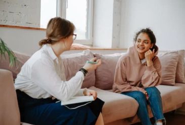 7 Therapist-Inspired Listening Habits That Build Real Human Connection